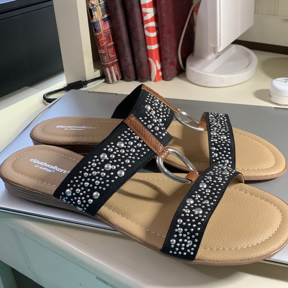 Cloudwalkers by Avenue size 11.  NWOT  bling slide. Stretch band